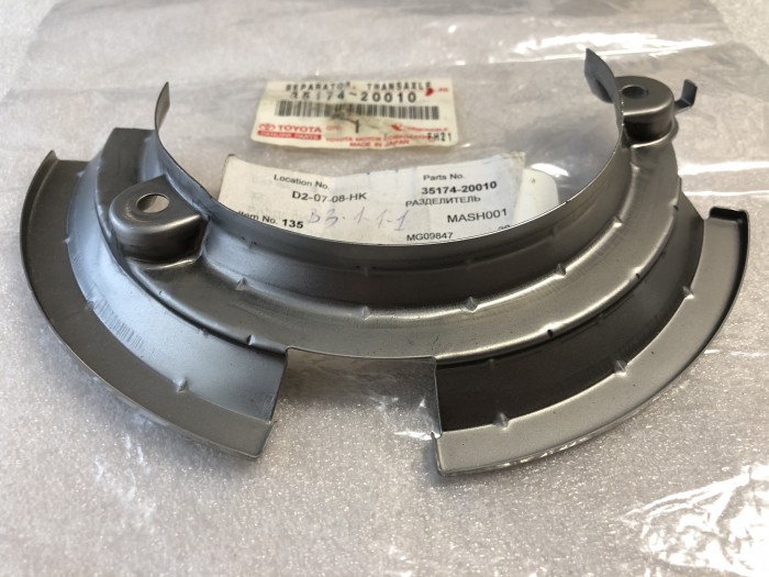 Крышка маховика отражатель масла дифференциала новая оригинал TOYOTA 3517420010