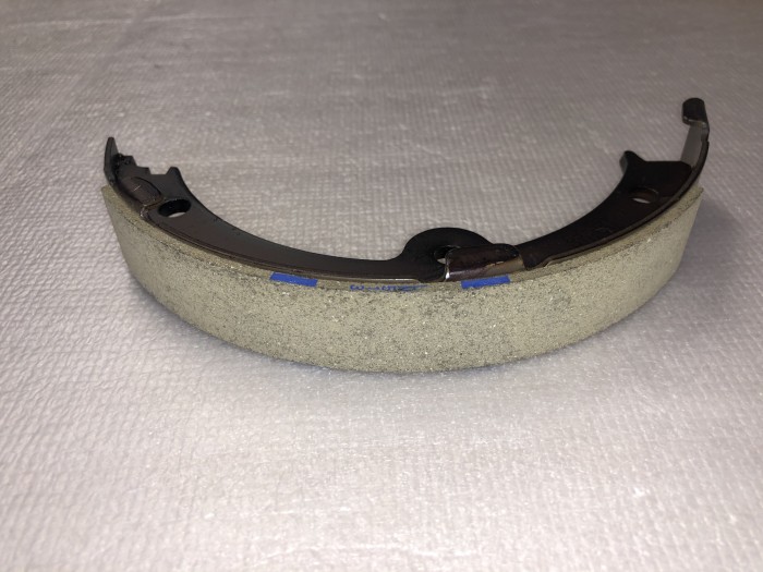 Колодка тормозная барабанная стояночного тормоза  LEXUS LS 4653050020