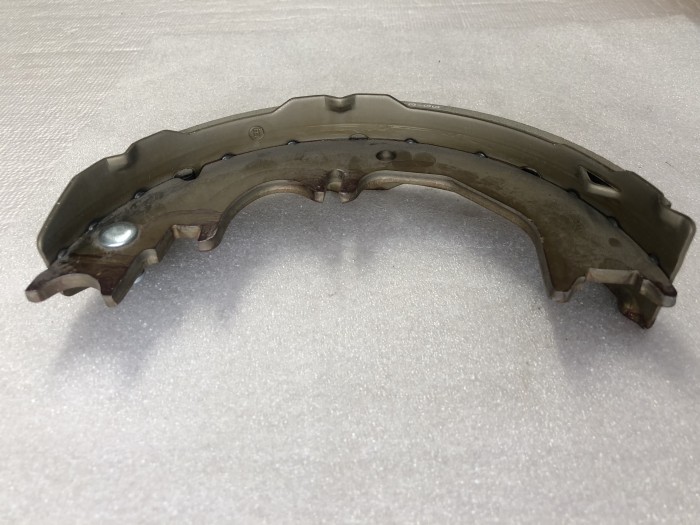 Колодка стояночного тормоза TOYOTA LC70 LC80 4654060020