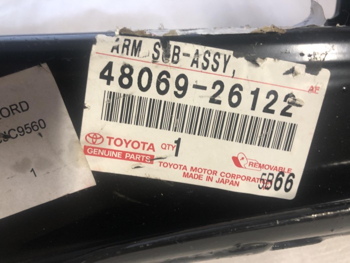 Рычаг передней подвески нижний левый TOYOTA HIACE 4806926122 4806826122