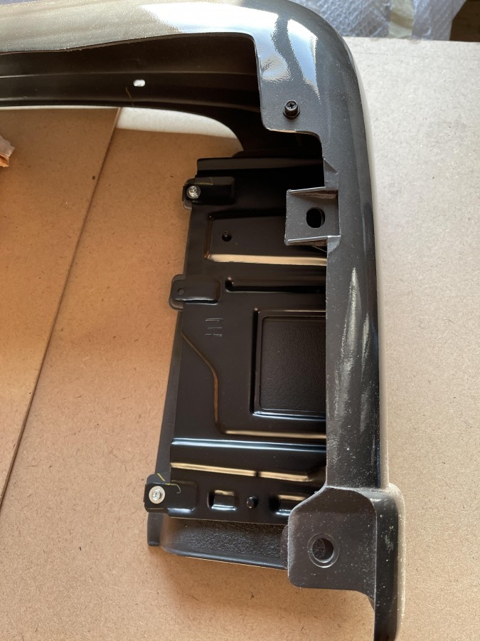 Клык заднего бампера левый TOYOTA Land Cruiser J80 5210760130