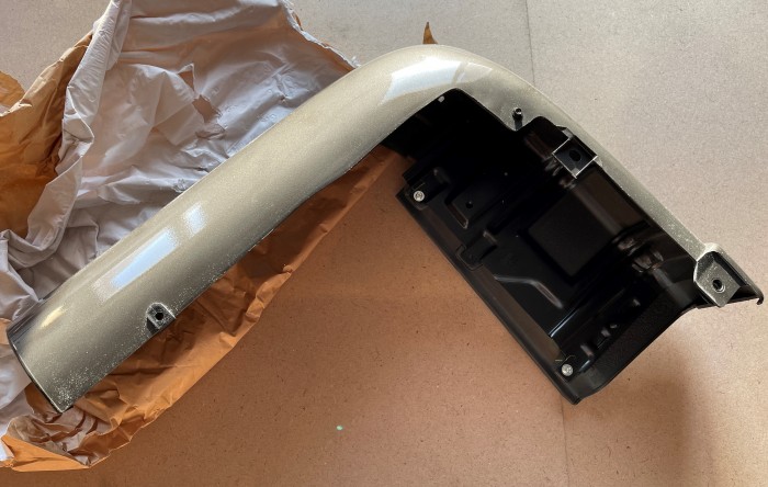 Клык заднего бампера левый TOYOTA Land Cruiser J80 5210760130