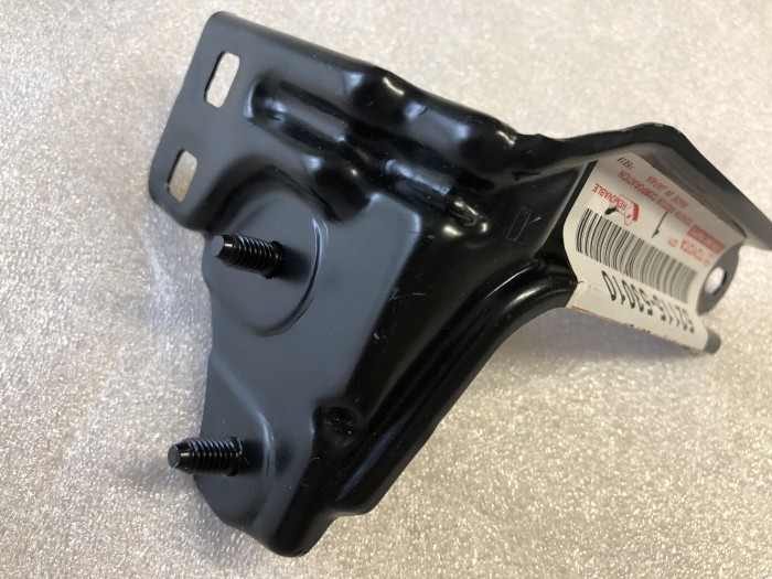 Кронштейн фары правый Lexus IS200 Toyota Altezza E10 5211553010