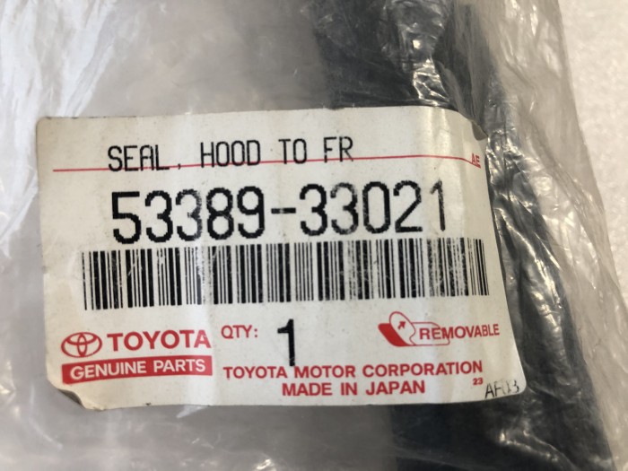 Уплотнитель капота TOYOTA Camry ACV30 5338933021