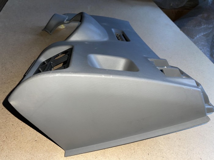 Панель подрулевая TOYOTA Land Cruiser 105  Уценка царапины! 5530260041B2