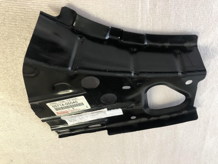 Панель кронштейн крепления Toyota AVENSIS T250 5571405040