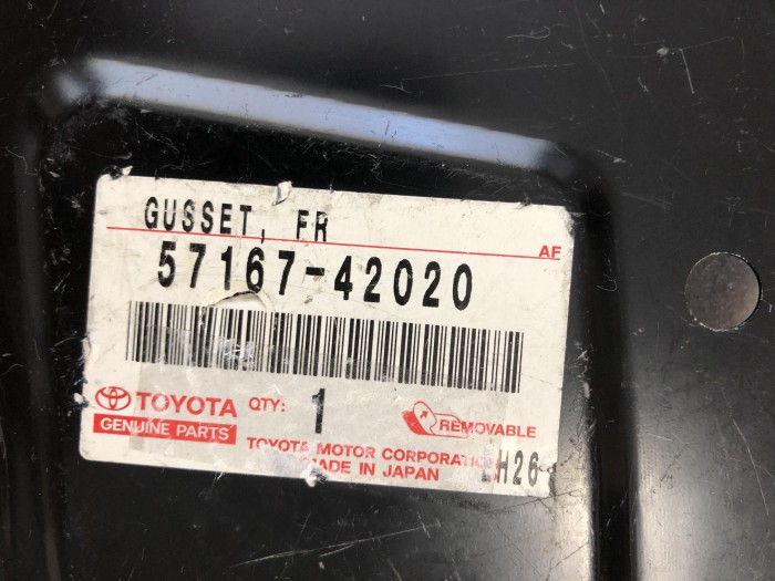 Кронштейн крепления радиатора TOYOTA RAV4 A20 5716742020