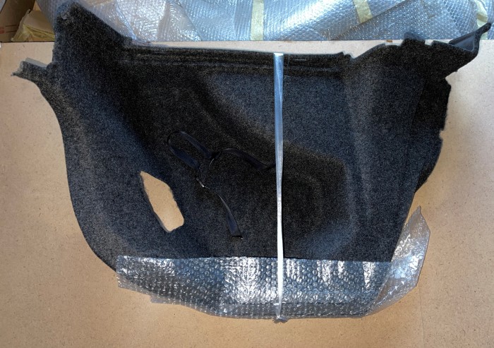 Обшивка багажника правая TOYOTA Corolla E120 6473013250C0