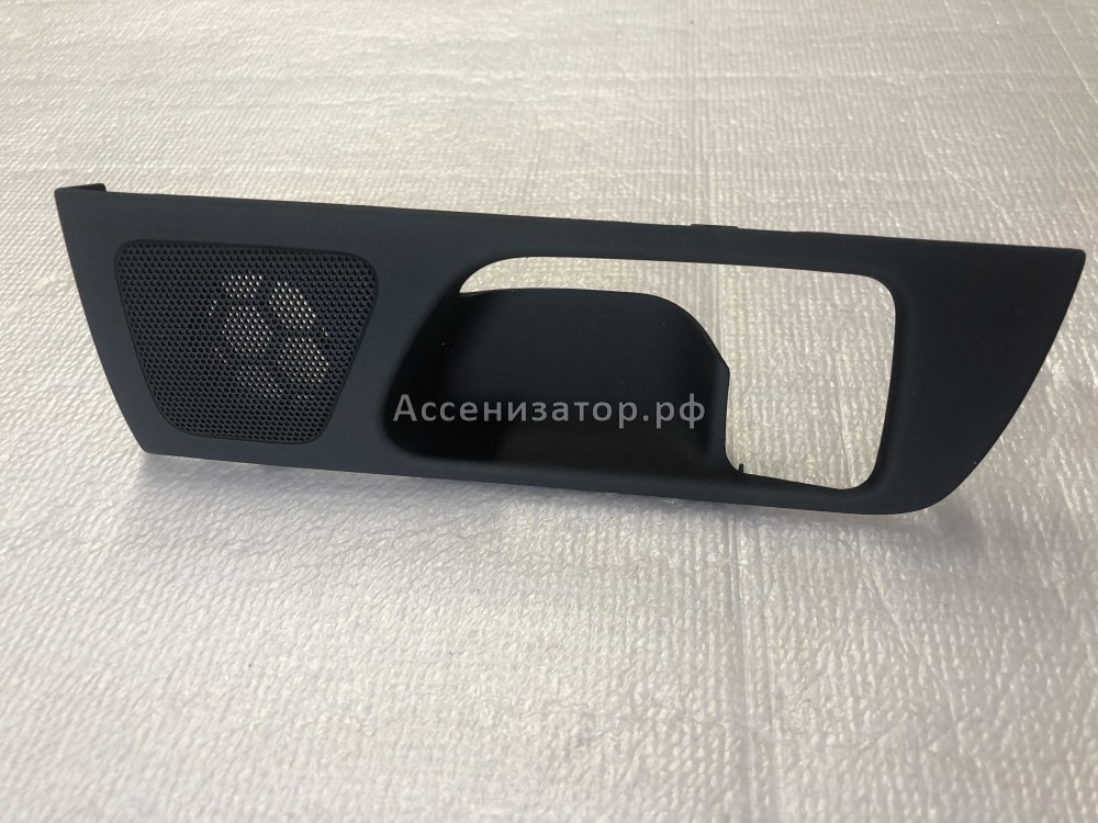 Накладка внутренней ручки задней левой двери TOYOTA Avensis T250 6761805030B0