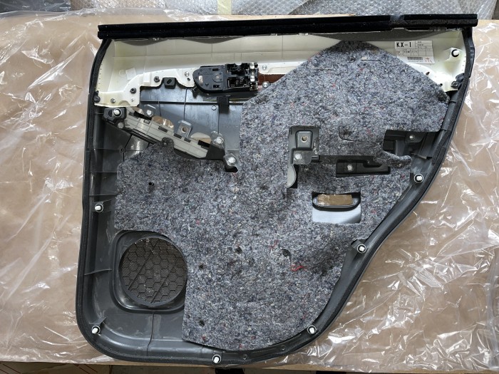 Обшивка двери задней левой Toyota Land Cruiser Prado 120 2002-2009 6764060770B0