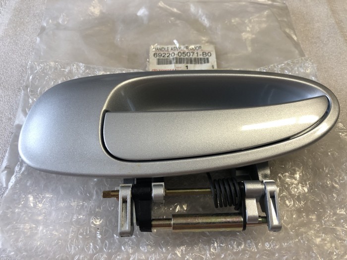 Ручка передней левой двери TOYOTA AVENSIS Т220 6922005071B0