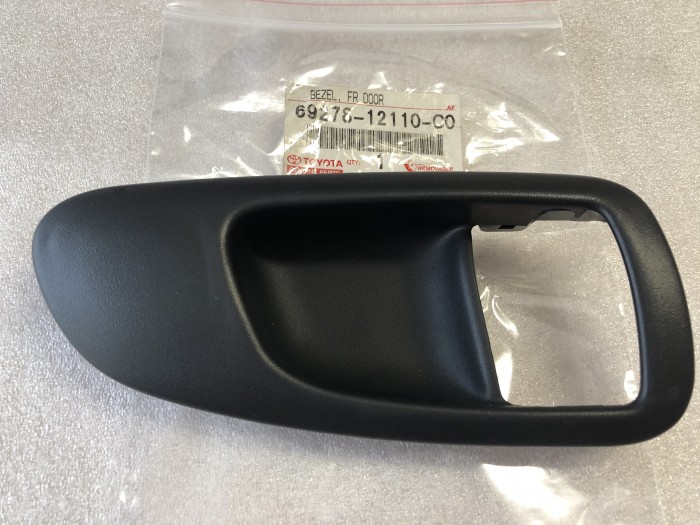 Накладка ручки передней левой двери TOYOTA Corolla E100 6927812110C0