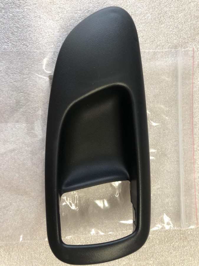 Накладка ручки передней левой двери TOYOTA Corolla E100 6927812110C0