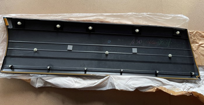 Молдинг передней правой двери Toyota Land Cruiser 100 7507160030D0