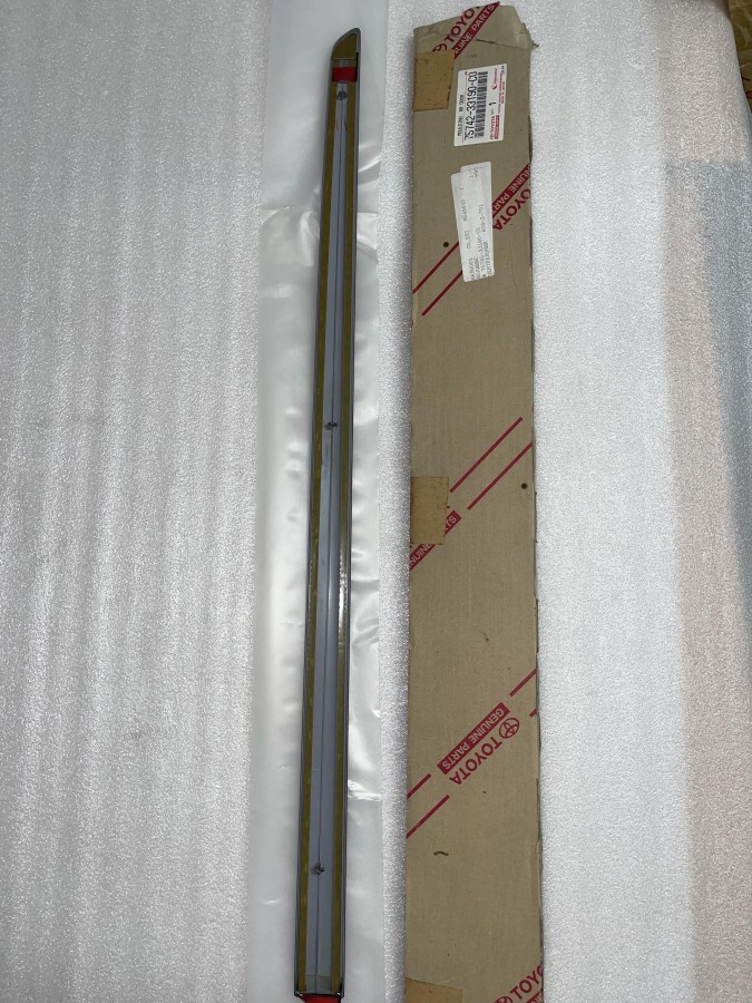 Молдинг задней левой двери LEXUS ES300 7574233190C0