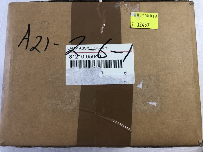 Фара противотуманная Toyota AVENSIS I 1997-2003 8121005040