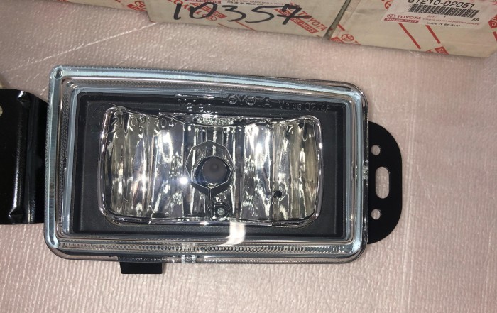 Фара противотуманная TOYOTA COROLLA 120 8122002051
