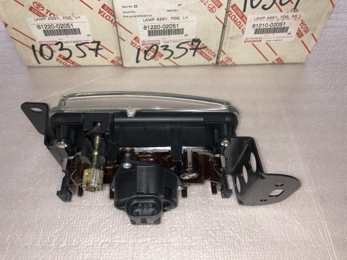 Фара противотуманная TOYOTA COROLLA 120 8122002051