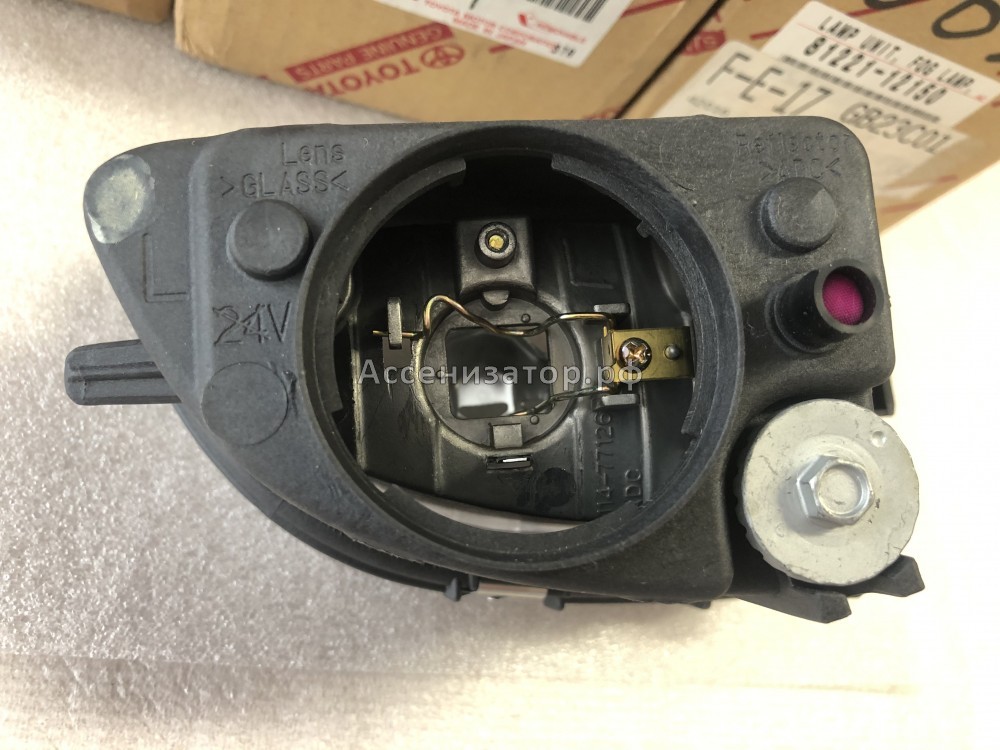 Фара противотуманная левая TOYOTA COROLLA E112 1997-2001 8122112150