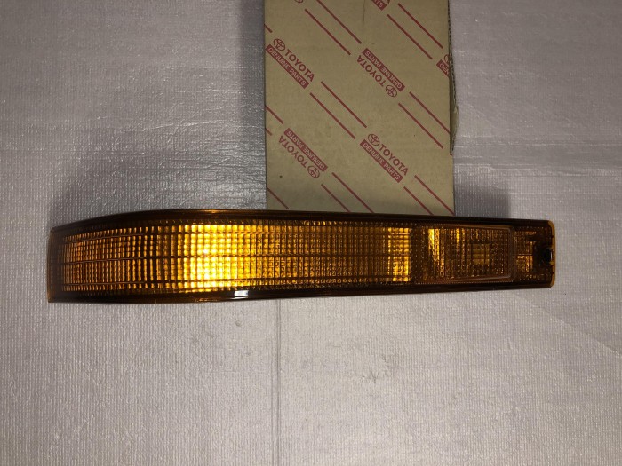 Поворотник левый TOYOTA Toyoace 4WD Double Cab '1999–2002 8152187014