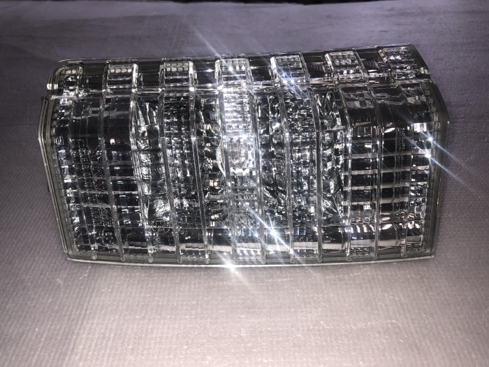 Фонарь задний правый LEXUS LX470 8167060080