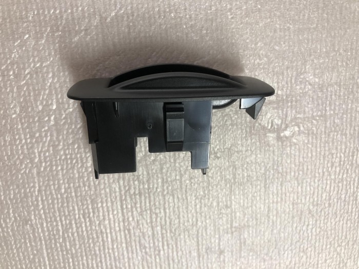 Накладка панель кнопки заднего стеклоподьемника TOYOTA COROLLA E120 2001-2006 8465602130B1