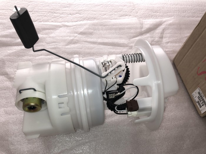 Насос топливный электрический CITROEN PEUGEOT 1525T9