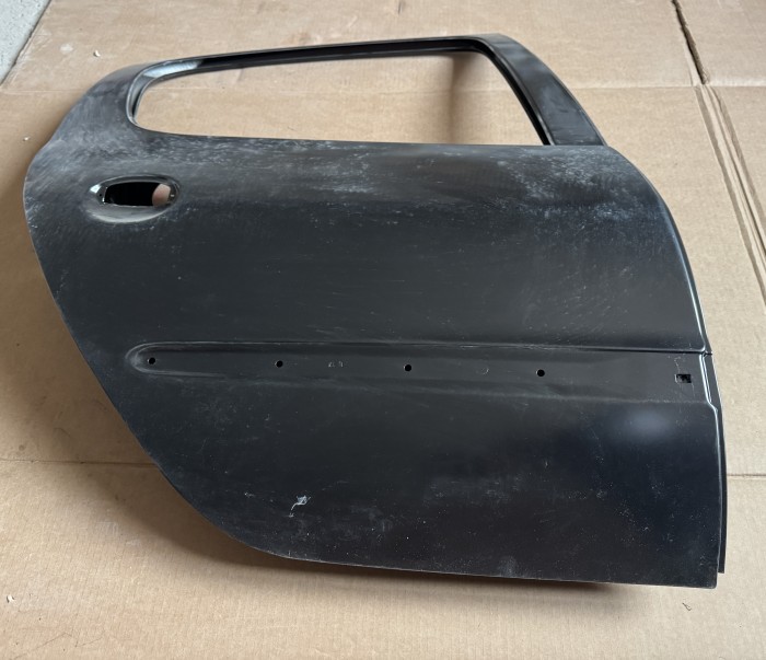 Дверь задняя правая Peugeot 206  9008.A5