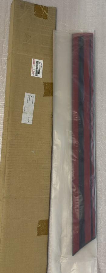 Молдинг двери задней левой Toyota Land Cruiser FZJ100 7574260180