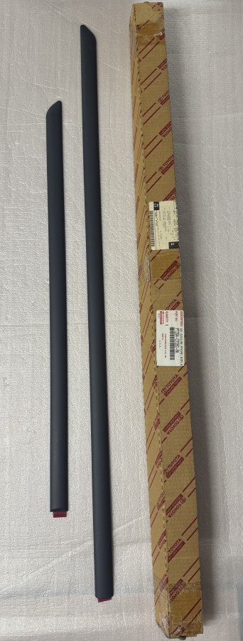 Накладки на двери правые TOYOTA CAMRY V40 PT29A07060RK