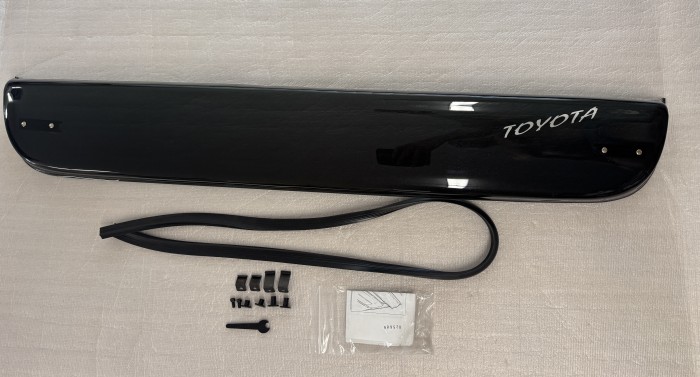 Дефлектор люка TOYOTA Land Cruiser Prado 120 2003-2009 700605