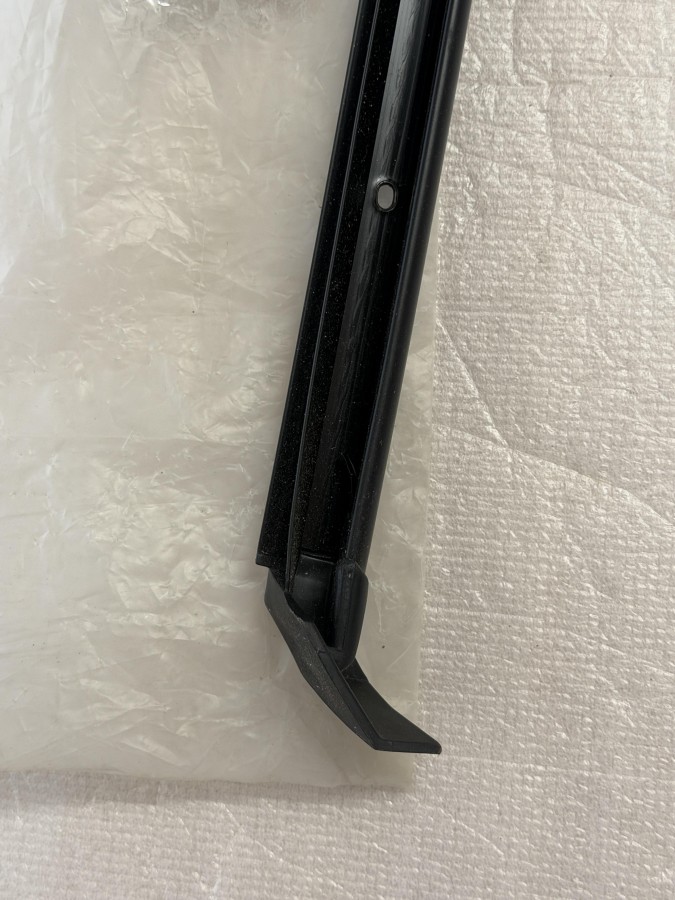 Молдинг ветрового стекла TOYOTA LC 100 7553360060