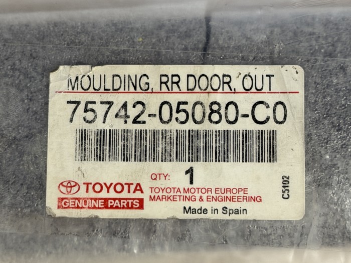 Молдинг задней левой двери TOYOTA Avensis, AT220 7574205080C0