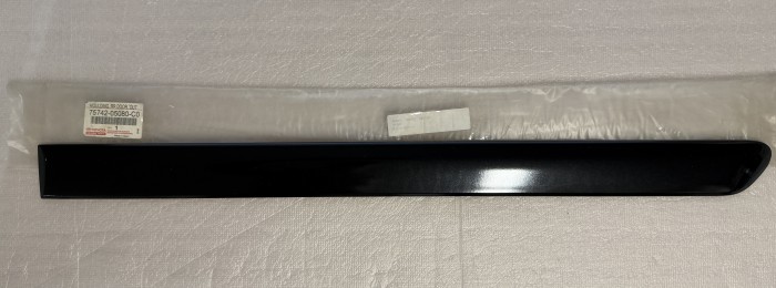 Молдинг задней левой двери TOYOTA Avensis, AT220 7574205080C0