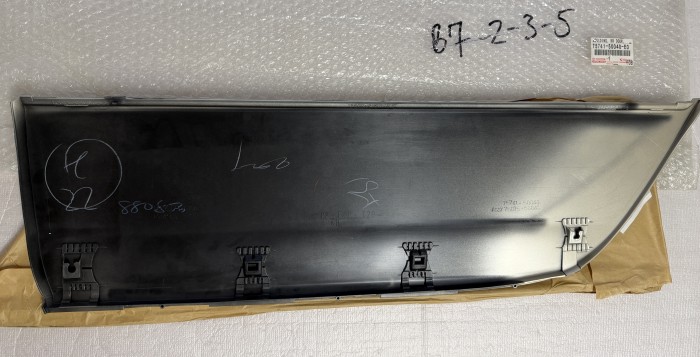 Молдинг Lexus LS430 UCF30 7574150040E0